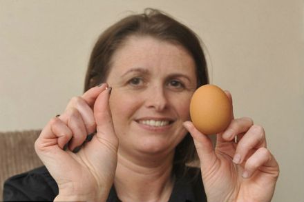 ब्रिटिश महिलेला अंड्यात हिरा सापडला