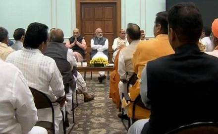 PM Narendra Modi , Amit Shah , Breakfast Meet , UP Legislators , yogi adityanath , Loksatta, loksatta news, Marathi, Marathi news