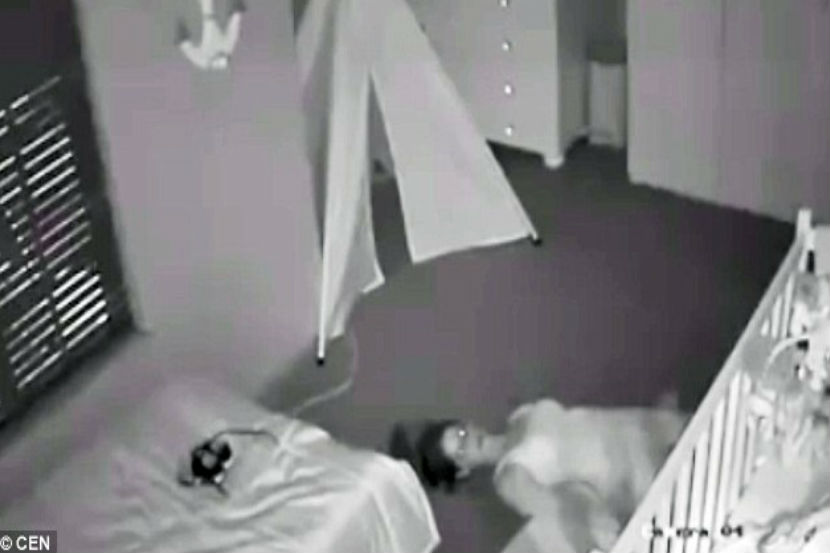 सीसीटीव्ही कॅमेऱ्यात मजेशीर प्रसंग कैद! (छाया सौजन्य- डेली मेल)