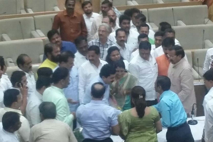 पुणे महापालिकेच्या स्थायी समिती अध्यक्षपदी भाजपचे मुरलीधर मोहोळ यांची बिनविरोध निवड झाली आहे.