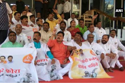 shivsena-mla-protest