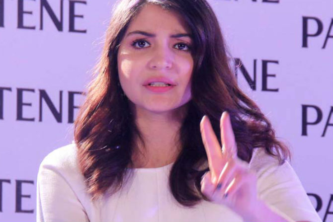 bollywood actress, anushka sharma ,Versova house, bmc notice