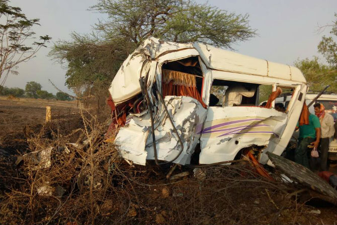 miraj pandharpur, highway, sangli, devotees, accident