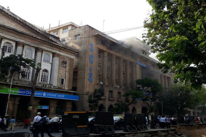 बँक ऑफ इंडियाच्या इमारतीला आग