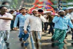 मुस्लिम तरूणांनी केले हिंदूवर अंत्यसंस्कार
