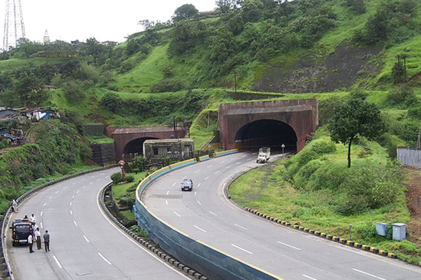 Toll on Mumbai-Pune Expressway to rise 18% , toll rates , टोल दर , 1 april, April fool, Loksatta, Loksatta news, Marathi, Marathi news