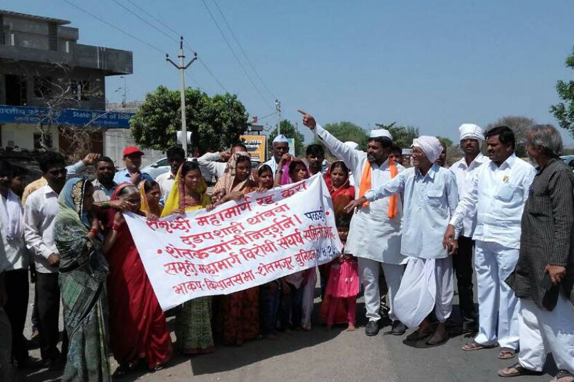 समृद्धी महामार्गासाठी जमीन मोजणीस औरंगाबादमधील शेतकऱ्यांनी विरोध केला आहे. 