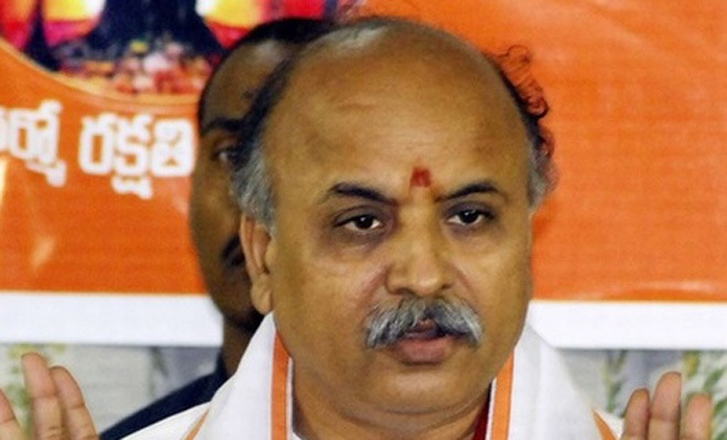 Neither soldiers are safe nor Farmers are happy in country , VHP chief , Pravin togadia , BJP, soldiers , Farmers, Loksatta, loksatta news, Marathi, Marathi news