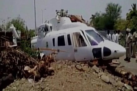 WATCH Dramatic visuals of crash landing of Maharashtra CM Devendra Fadnavis chopper , Video, CM Devendra fadnavis , maharashtra CM safe , Latur , maharashtra, देवेंद्र फडणवीस, Loksatta, mishap, accident, Loksatta news, Marathi, Marathi news