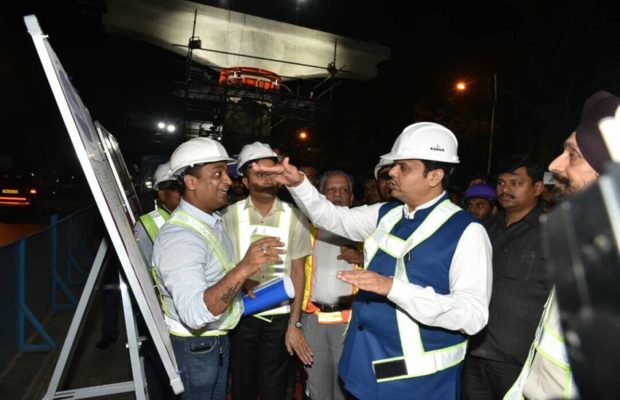 मुख्यमंत्री फडणवीस यांनी मध्यरात्री मेट्रो प्रकल्पांचा आढावा घेतला