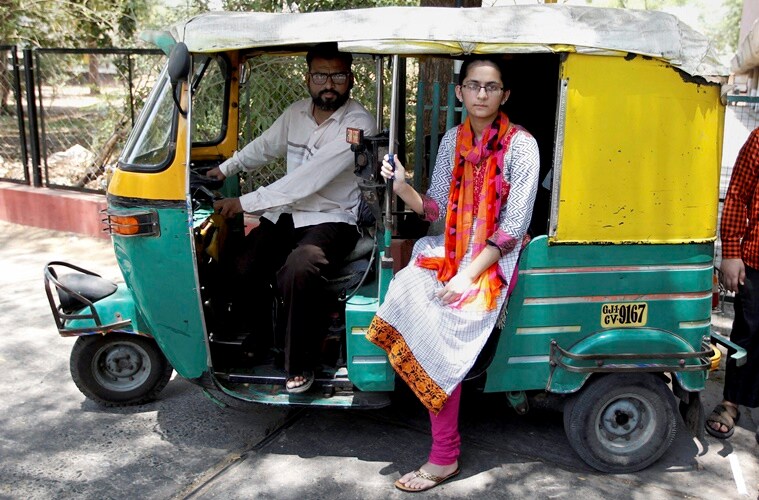 गुजरातमध्ये राहणाऱ्या फरहाना हिला बारावीत ९९.७२% एवढे गुण मिळाले आहे. ( छाया सौजन्य : पीटीआय)