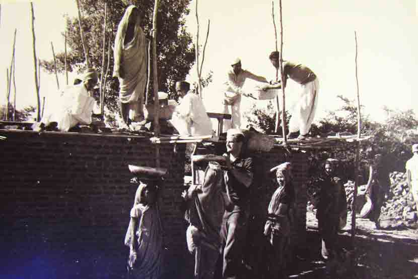मध्य प्रदेशातील इतर जिल्ह्यंमधून आणि इतर राज्यांमधूनही कुष्ठरुग्ण आनंदवनात येऊ लागले होते. 