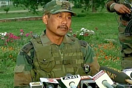 Major Nitin Leetul Gogoi, tied, youth, jeep, decision, save lives, surrounded, stone pelters, jammu and kashmir, indian army
