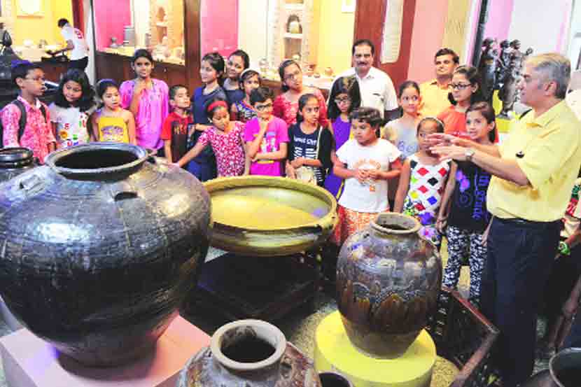 आंतरराष्ट्रीय संग्रहालय दिनाच्या निमित्ताने राजा दिनकर केळकर संग्रहालयात खास लहान मुलांसाठी संग्रहालय भेटीचे आयोजन करण्यात आले होते.