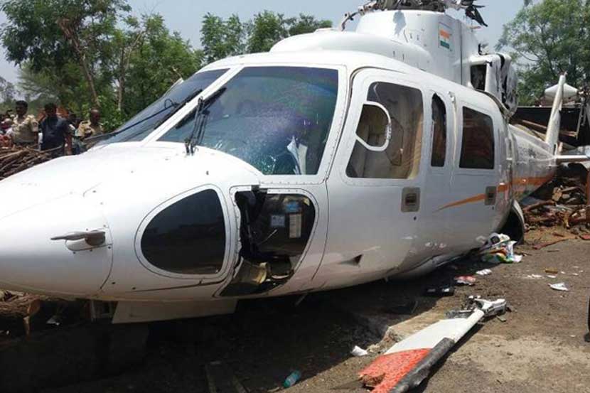 Devendra Fadnavis , Devendra Fadnavis chopper crash , Latur , Maharashtra , helicopter pilot , Loksatta, Loksatta news, marathi, Marathi news