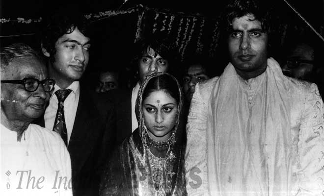 बॉलिवूडचे शहेनशहा अमिताभ बच्चन आणि जया बच्चन यांच्या लग्नाला आज ४४ वर्षे पूर्ण झाली. 
