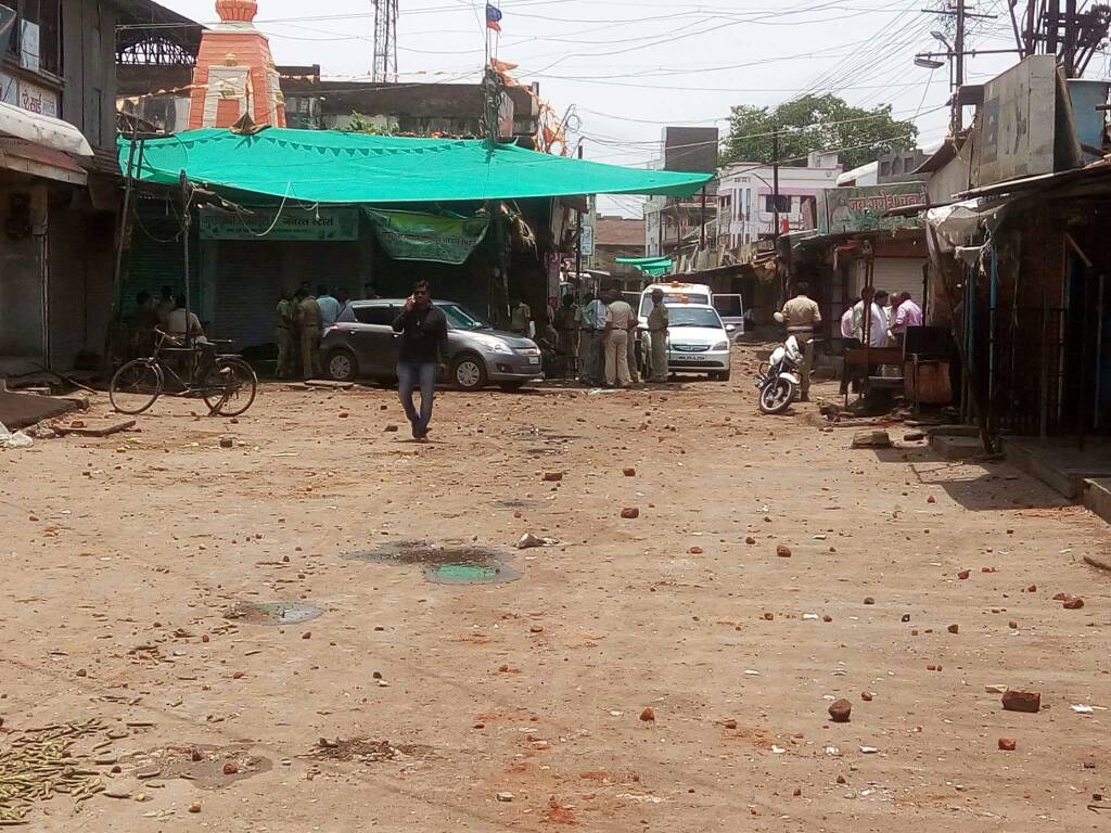 Nanded , Clash between two groups , riots, Nandurbar, maharashtra, Loksatta, Loksatta news, Marathi, Marathi news
