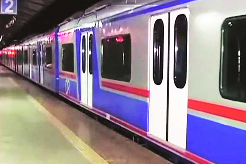 Mumbaikars can ride an AC local train in September , air-conditioned local train , Railway, Western Railway , Mumbai trains, Loksatta, Loksatta news, Marathi, Marathi news