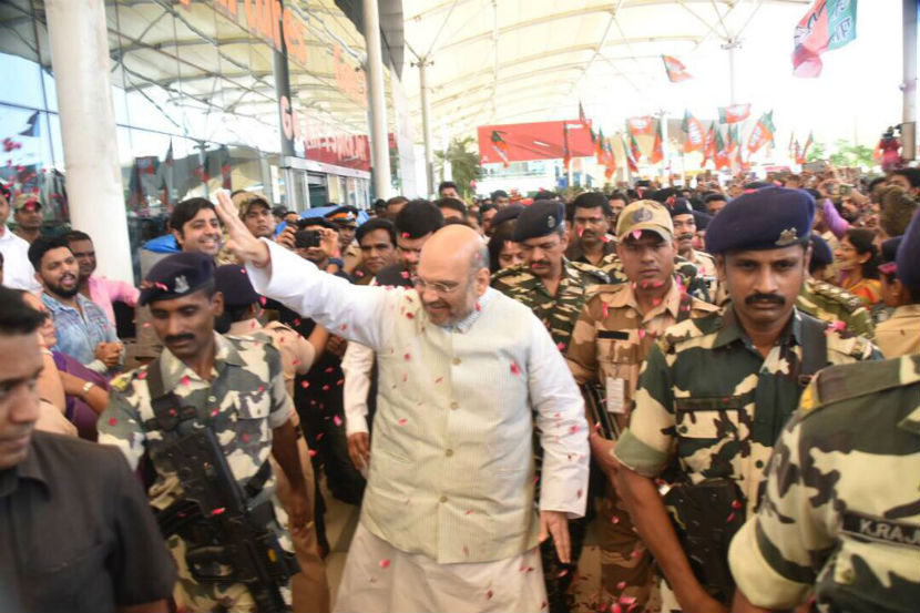 Shivsena removed BJP chief Amit Shah banners in Mumbai : भाजप अध्यक्ष अमित शहा यांचे मुंबईत जोरदार स्वागत करण्यात आले. 