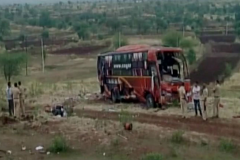loksatta, maharashtra, beed, dhanora, killed, several injured, bus accident,