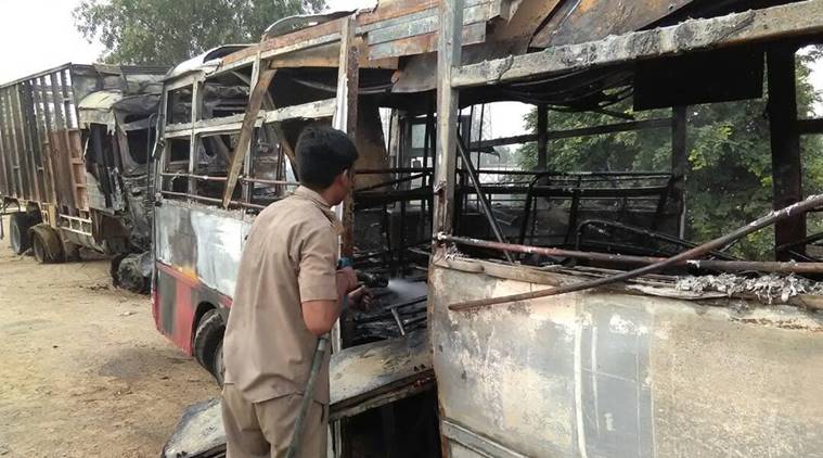 22 dead after bus crashes with truck , mishap, accident, Bareilly , Loksatta, Loksatta news, Marathi, Marathi news