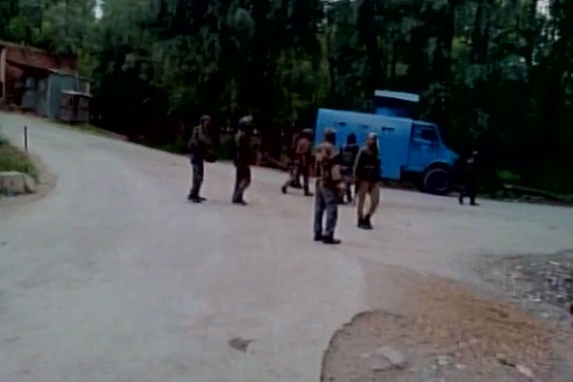Jammu and Kashmir, terrorist, hurled, grenade, CRPF camp, Tral area, pulwama, several, personnel, injured