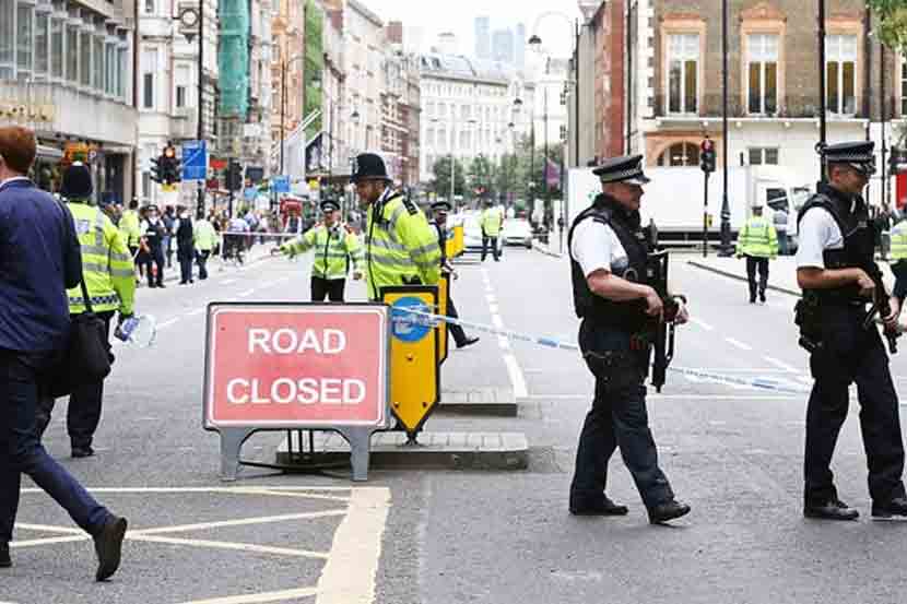 लंडन हल्ल्याच्या संबंधात पोलिसांचे छापे, अनेक लोकांना अटक