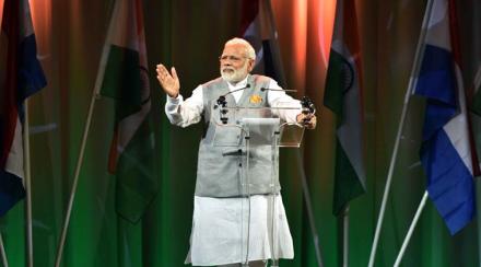 ModiInNetherlands , Every Indian anywhere in the world is the Country's ambassador , WATCH PM Modi at a community event with Indian diaspora , passport ke rang badalne se khoon ke rishte nahin badalte , Loksatta, Loksatta news, Marathi, Marathi news