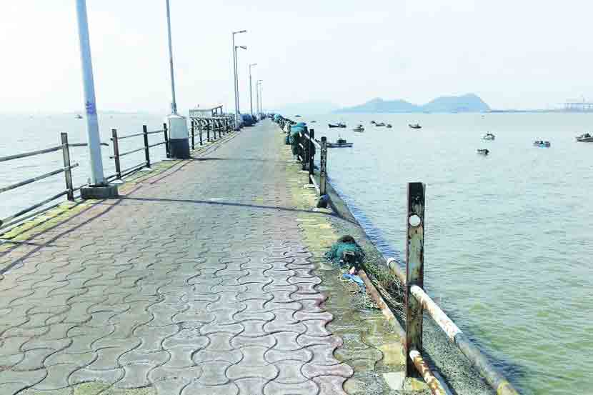 मोरा बंदर समस्यांचे आगार