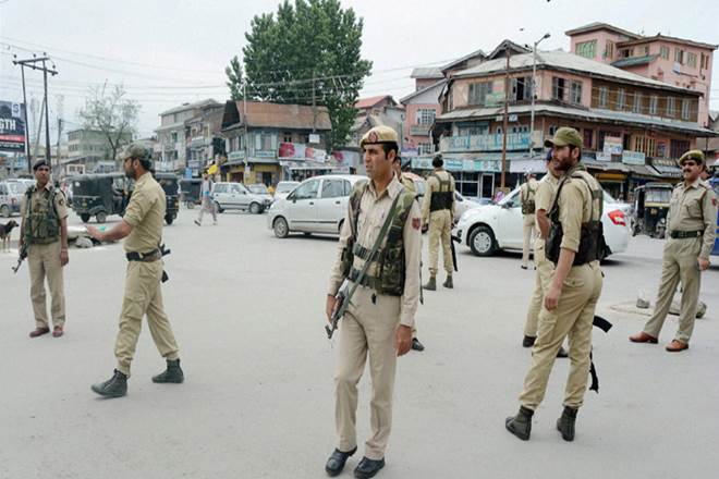 फुटीरतावादी नेत्यांना ताब्यात घेतल्यानंतर काश्मीरमध्ये पोलीस बंदोबस्तात वाढ करण्यात आली आहे. (संग्रहित)