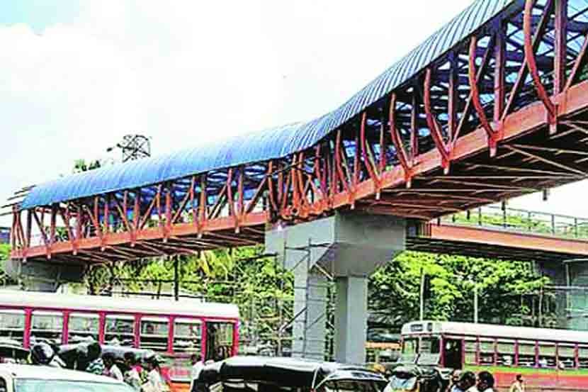 ‘स्कायवॉक’वर मेट्रोसाठी हातोडा!