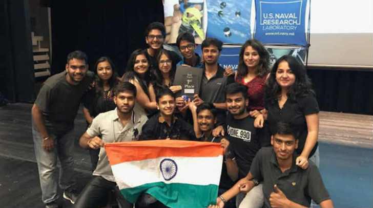 CanSat 2017 जागतिक एअरोस्पेस स्पर्धा जिंकणारे भारतीय विद्यार्थी. 