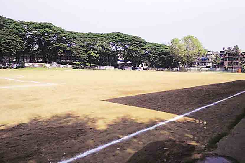 परळ येथील सेंट झेवियर्स मैदानावर अनेक बाबींना हरताळ फासण्यात आला. 