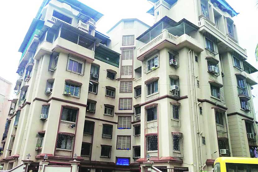 खारघरमधील सेक्टर ११ मध्ये १९९८ साली वैशाली सोसायटी स्थापन झाली.