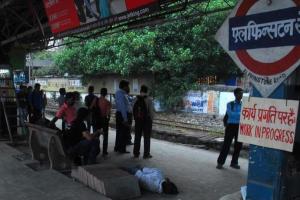 mumbai news , Western railway , Elphinstone Road station , Prabhadevi , local train, Loksatta, Loksatta news, Marathi, Marathi news