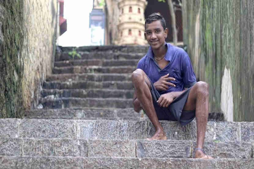Brave boy who save the drowning girl