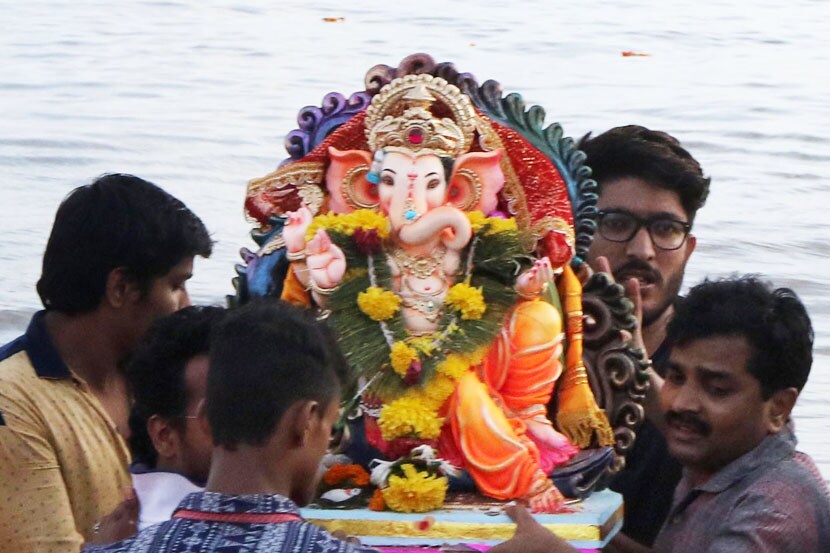 मंडळांचे गणपती अकरा दिवस असले तरी अनेक घरगुती गणपती मात्र दीड दिवसांचेच असतात