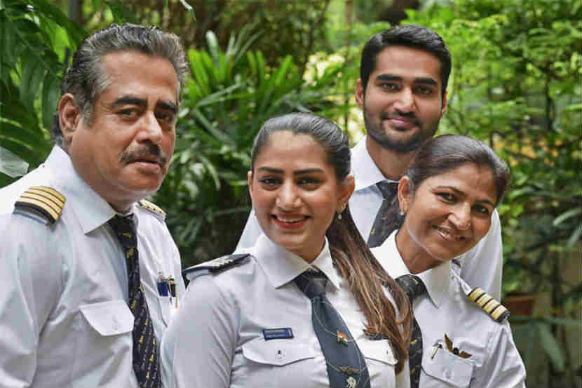 पायलट असलेले भसीन कुटुंबातील ४ जण