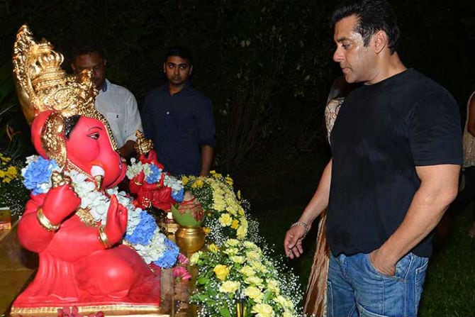 सलमान खानच्या बाप्पाचे आगमन यंदा त्याच्या बहिणीच्या घरी होणार
