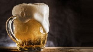 Tourism Minister , People found drinking on Goa beaches , Crime, Tourism Minister , Loksatta, Loksatta news, Marathi, Marathi news