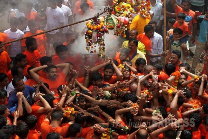 dahi handi 2017, Thane Dahi Handi Utsav, dahi handi, maharashtra dahi handi