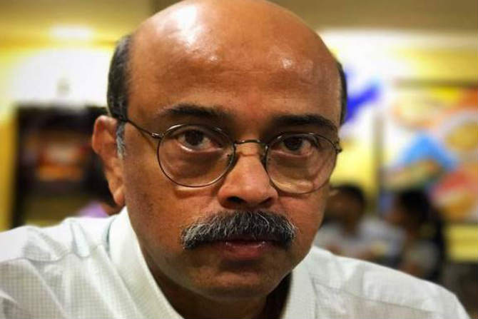 Loksatta, Loksatta news, loksatta newspaper, marathi news, marathi, Marathi news paper, Marathi news online, Marathi, Samachar, Marathi latest news, mumbai news, mumbai news in marathi, Mumbai latest news, Mumbai rains, Dr Deepak Amrapurkars, body, found, Worli, Two days, fallen, manhole