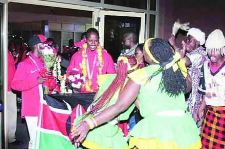  जागतिक अ‍ॅथलेटिक्स अजिंक्यपद स्पध्रेत दुसरे स्थान मिळवणाऱ्या केनियाच्या चमूचे जल्लोषात स्वागत करण्यात आले. 