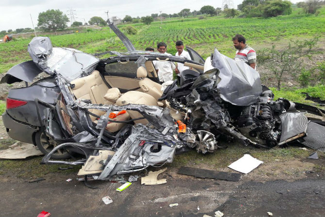 mumbai, trailer truck, slammed, vehicle accident in aurngabad, bike accident, Bhakti Park, Wadala,