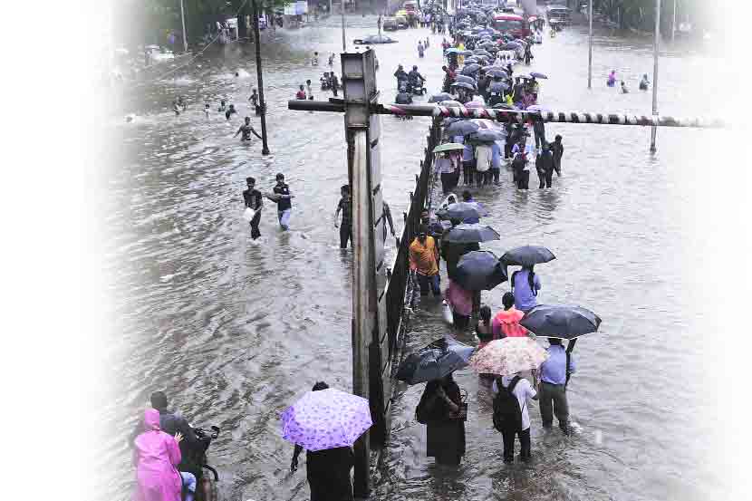 अस्वस्थता, बेचैनी आणि भीतीचे संमिश्र सावट साथीसारखे सर्वत्र पसरले होते.
