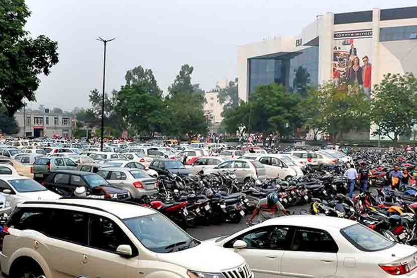 मुंबईतील मराठा मोर्चासाठी राज्यभरातून येणाऱ्या वाहनांच्या पार्किंगची मोठी भिस्त नवी मुंबईवर आहे.