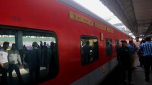 Mumbai Delhi Rajdhani theft , Cash and valuables , Crime, Railway, Loksatta, loksatta news, marathi, Marathi news