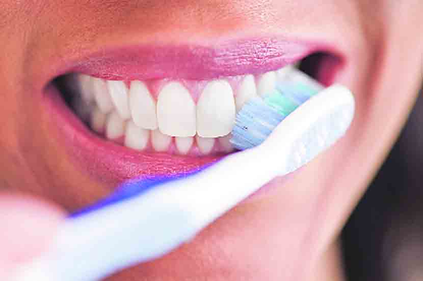 पंचेद्रियांचे आरोग्य : दात आणि जिभेची स्वच्छता