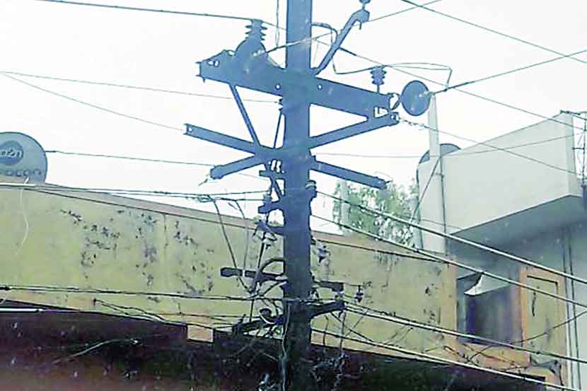 people Wounded by electric cable shock