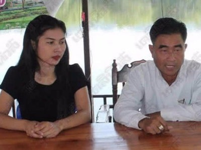 थायलंडमधील तंबन प्रैझर्ट आपल्या नव्या २७ वर्षीय पत्नीसोबत 